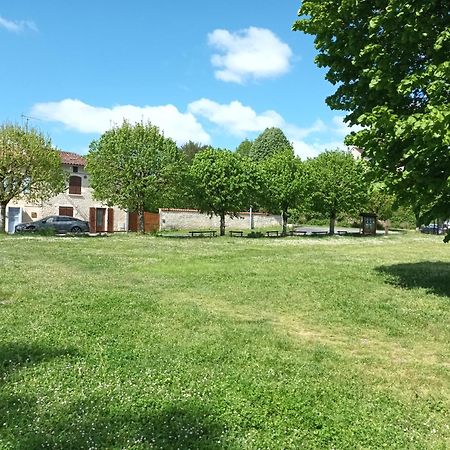 Апартаменты Au Bord De La Riviere Verteuil-sur-Charente Экстерьер фото