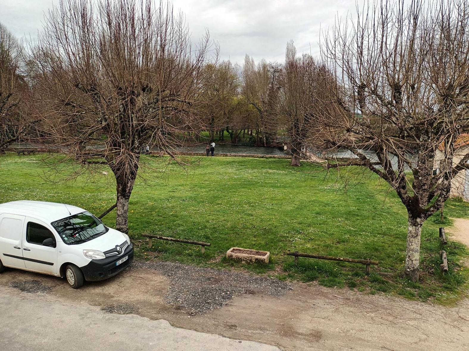 Апартаменты Au Bord De La Riviere Verteuil-sur-Charente Экстерьер фото