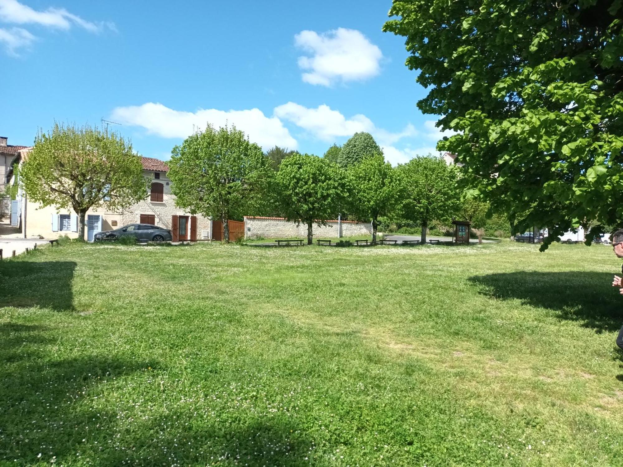Апартаменты Au Bord De La Riviere Verteuil-sur-Charente Экстерьер фото